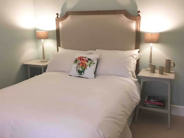 Bright waterside apartment, central location Apartments for Rent in