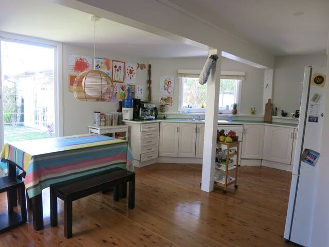 Comfortable family home minutes from beach & lake gallery image 3