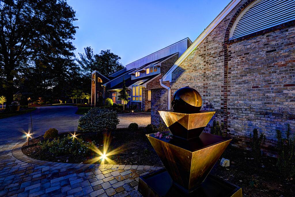 Backyard Deck, Water features