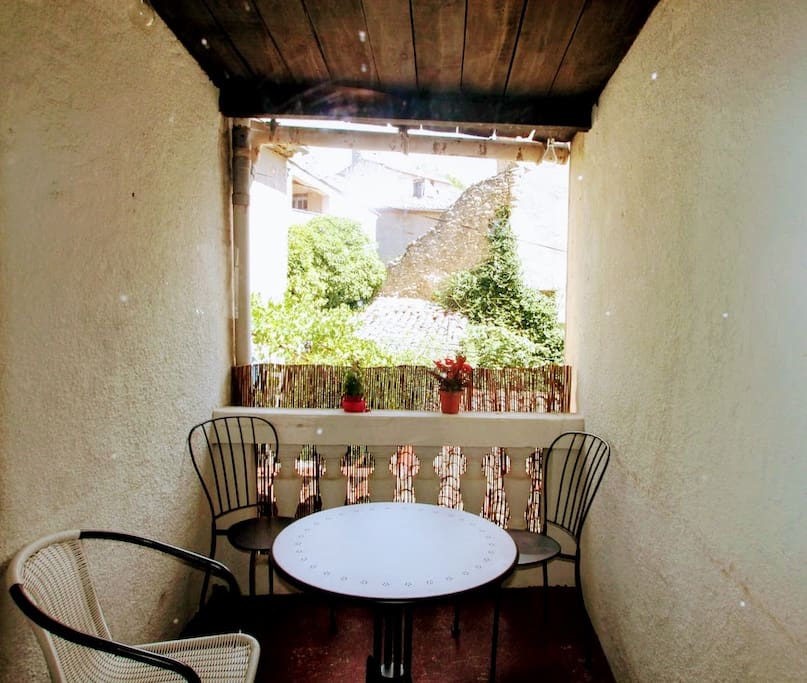 Terrace nook connected to the kitchen - ideal for taking a break any time of the day.
