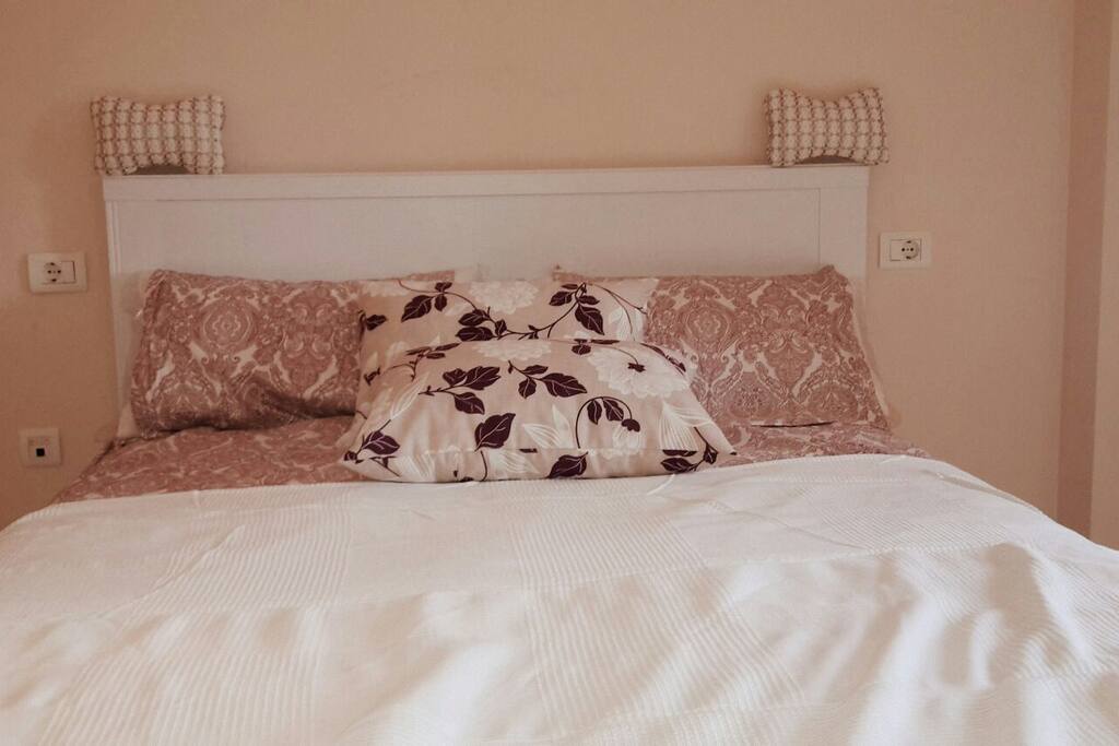 This is the biggest room , this room have a private bathroom , lovely in the morning.