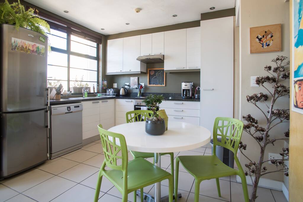 Open plan dining area and kitchen