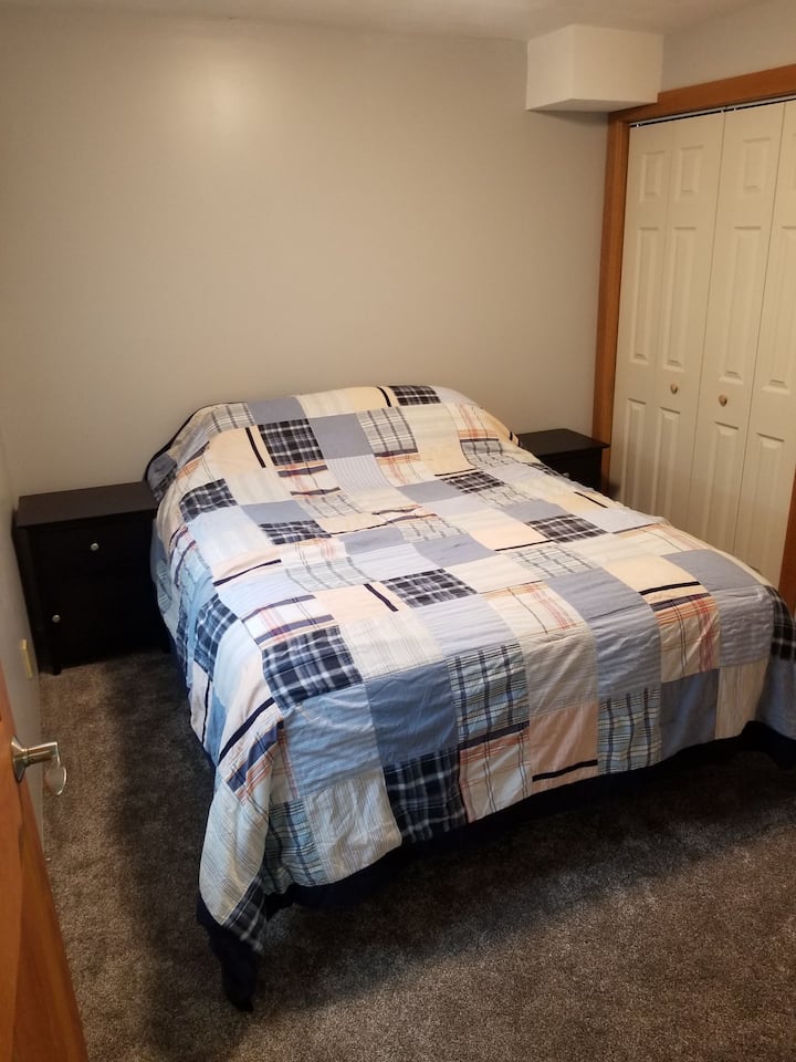 ห้องนอนควีนไซส์ห้องใต้ดิน