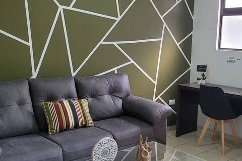 Beutiful & spacious 2BD apartment (unit2)