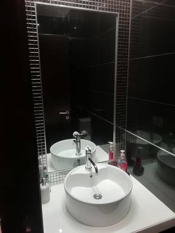 Depto amueblado p/3 personas 2500 king y sofá mat gallery image 2