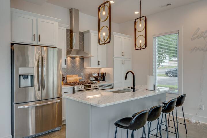 Lux on 11th/Rftop deck/10 Beds gallery image 3