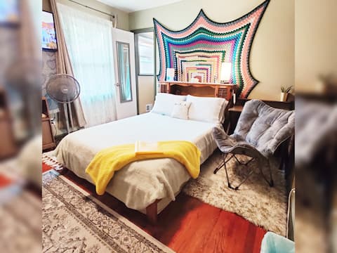 Eclectic Suite • Charming Tiny-Space Spa Studio