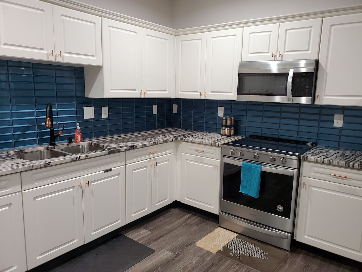 2/1 Modern BASEMENT home near Mall of GA