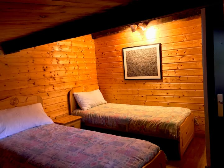 Back bedroom, 2 single beds, sloping mezzanine roof /Back room, 2 single beds, sloping mezzanine