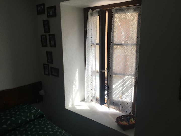 חלון חדר שינה כפול בקומה העליונה