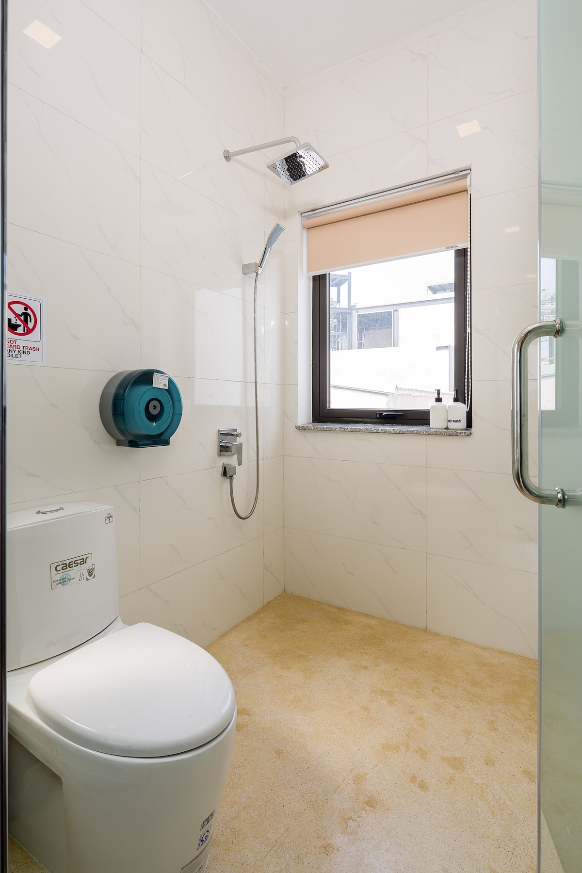 Phòng tắm đầy đủ 3