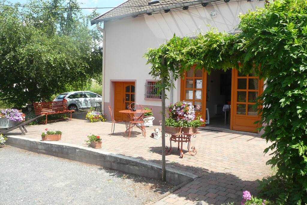 Devant la maison