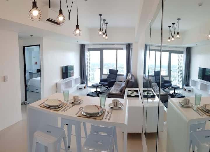 Upscale Condo&balcony Top View & Amenities - Muntinlupa