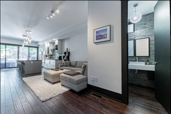 The Junction Modern w/Parking Easy Downtown Access gallery image 5