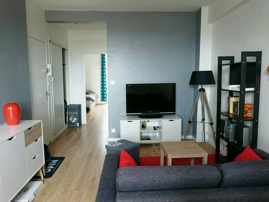 T2 lumineux et traversant sur parquet