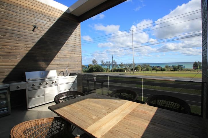 Dromana Luxury Beach Front – 4 Bedrooms