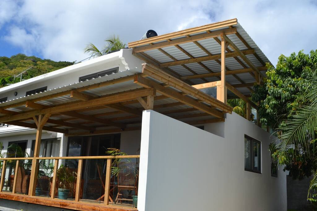 21LG Le Morne View on top, 21LG Le Benitiers View below