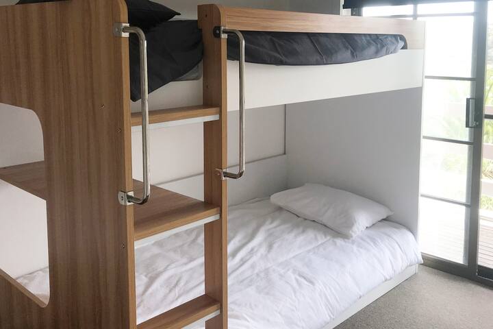 Palm Springs Oasis in Rye – Walk to Beach/Shops! gallery image 5