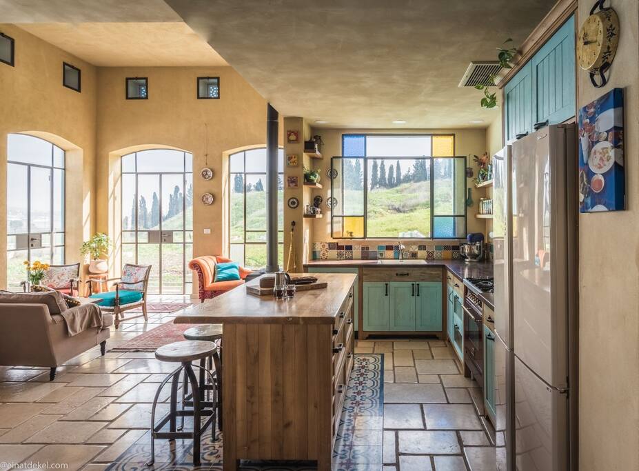 Kitchen witn living room