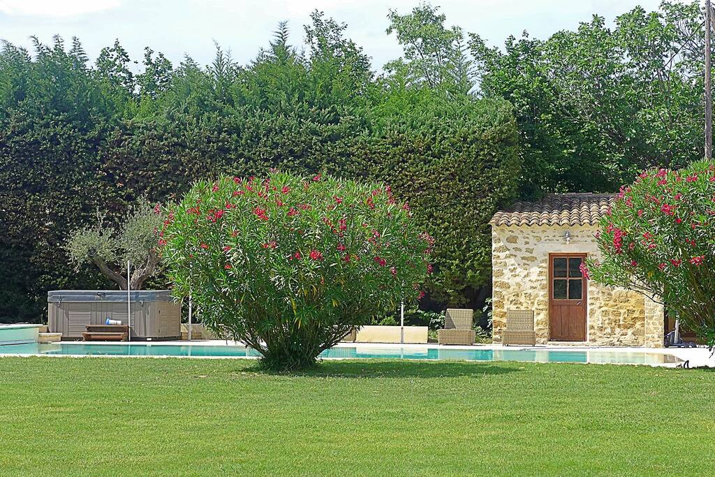 piscine et jaccuzzi