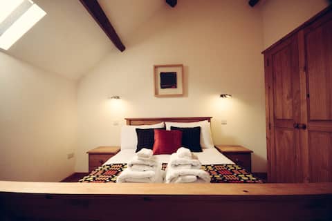 Popular Airbnb listing: Y Dowlod, Gelli Goch Cottages in Trawsfynydd