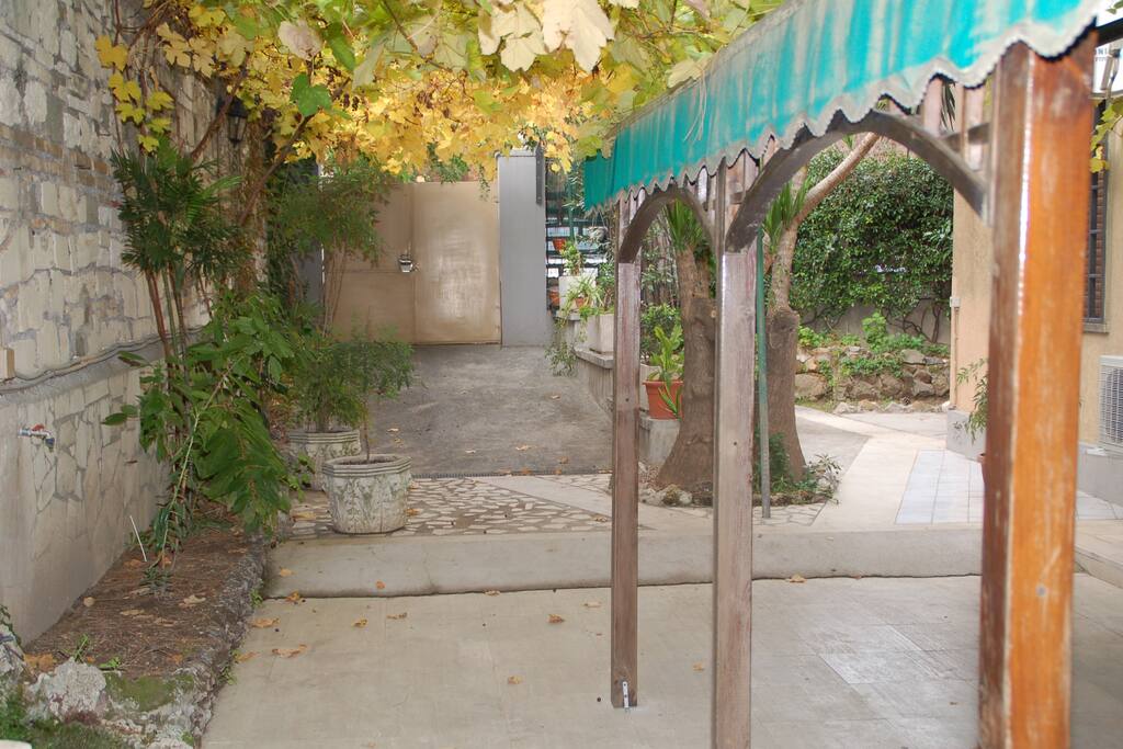 Ingresso E Giardino