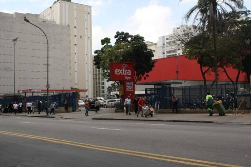 5 min walk distance to a 24/7 supermarket!