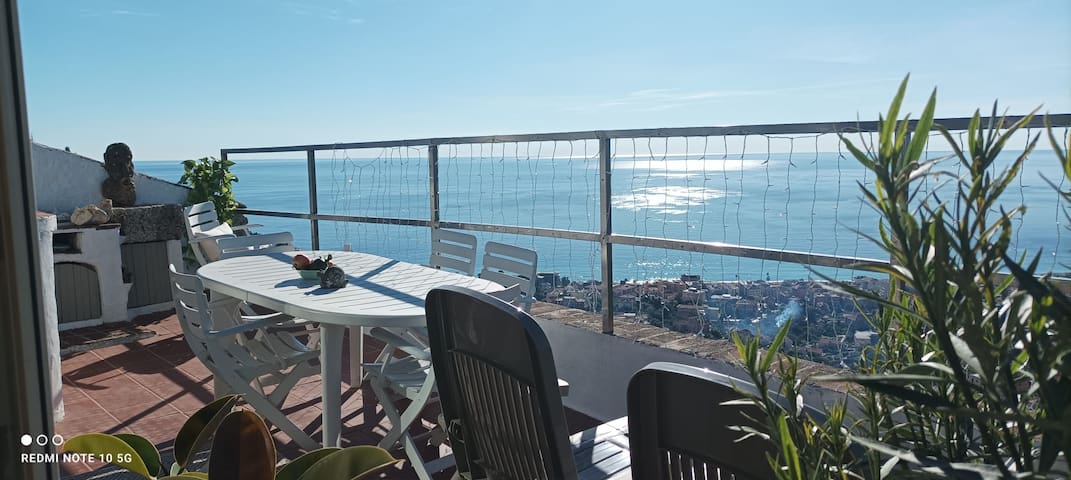 Entire home with 1 bedrooms in Finale Ligure - Chez Pinin_casa in pietra dal carattere unico