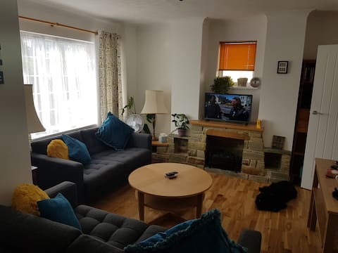 Top performing Airbnb: You'll be on the beach in 3 minutes! Entire Flat! in Perranzabuloe