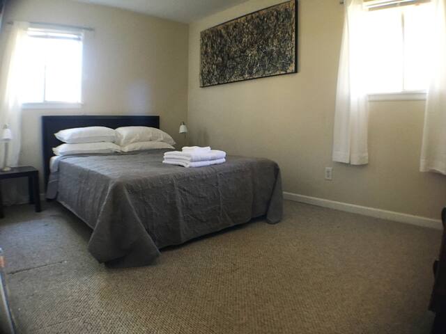 Mountain location. Five minutes to downtown gallery image 4