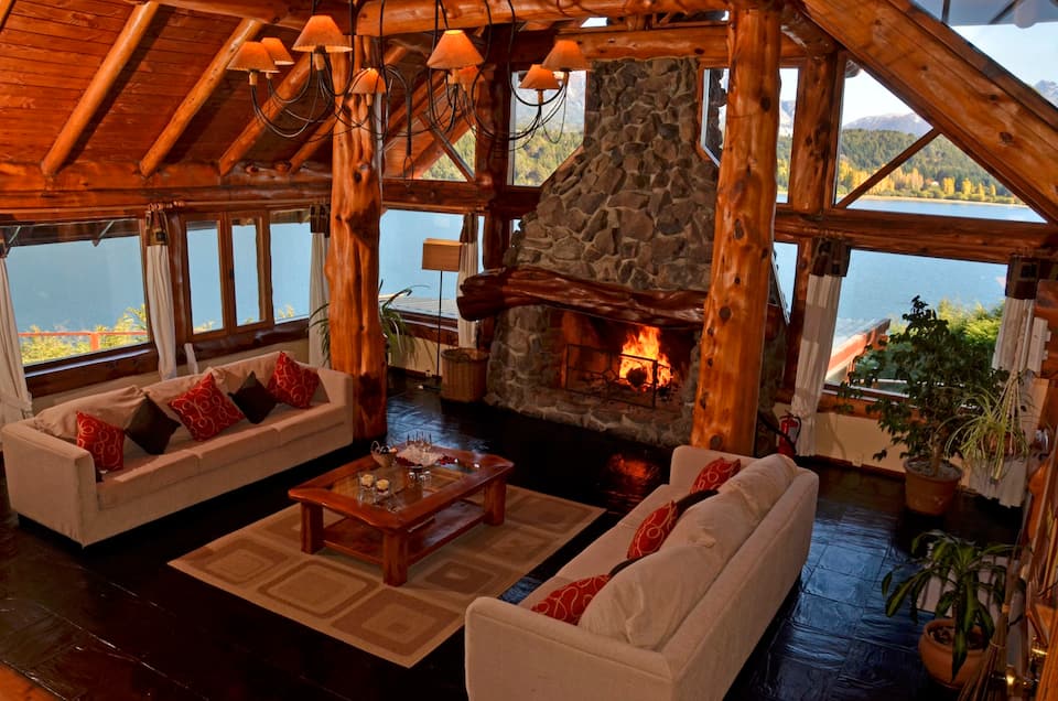 A log lodge on the shore of Lake Nahuel Huapi, San Carlos de Bariloche, Río Negro, Argentina, photo 2 of 10
