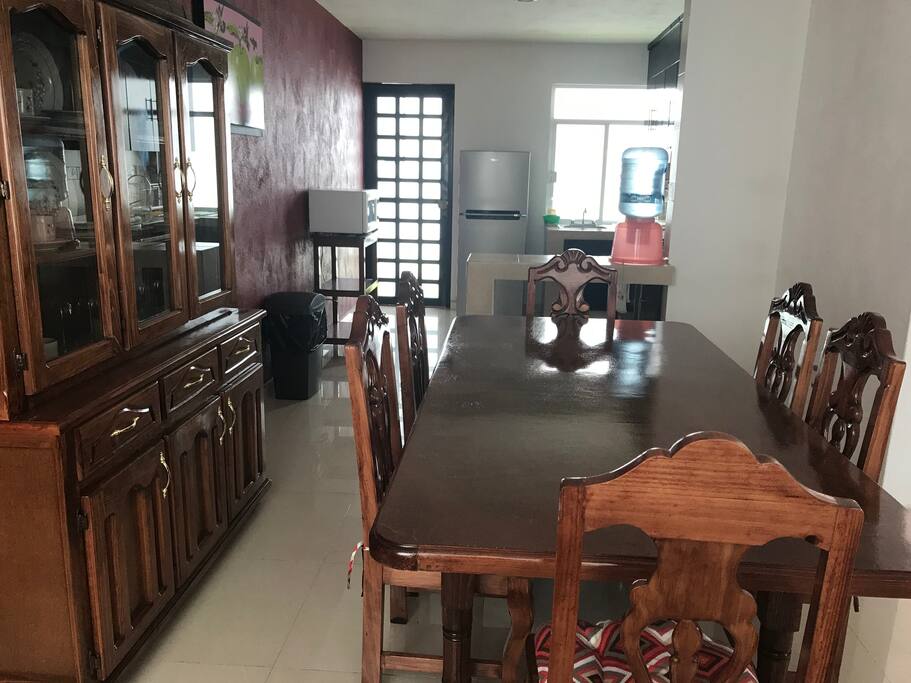Comedor para 6 personas con cocina integral totalmente equipada