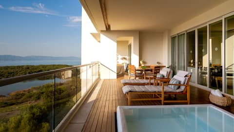 Grand Luxxe – Two Bedroom Spa Suite