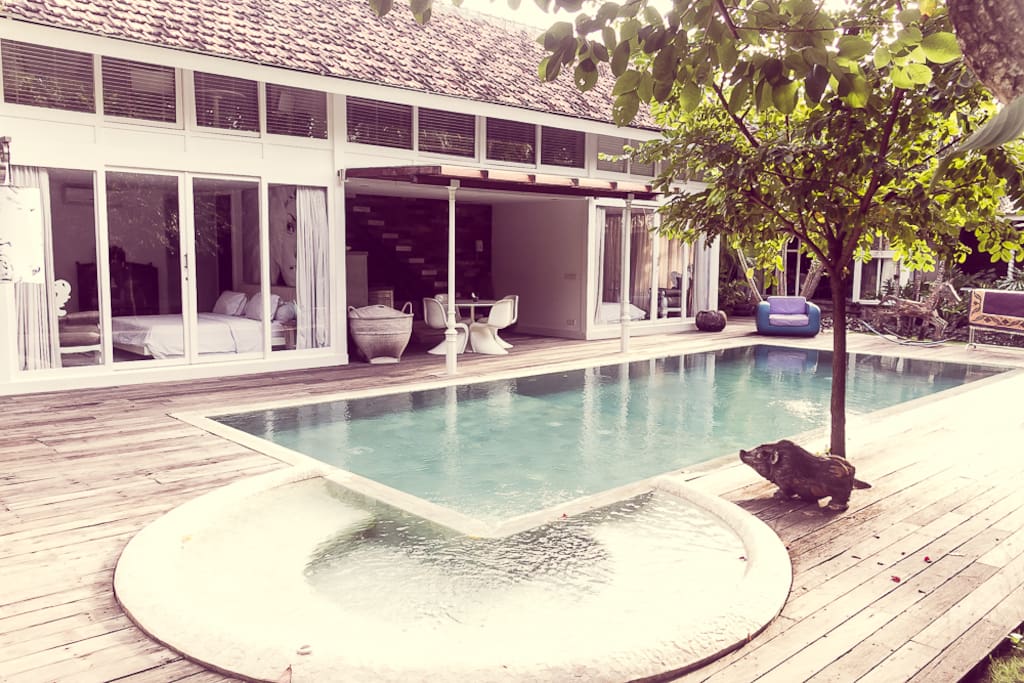Pool, Jacuzzi and 2 guest rooms on the background