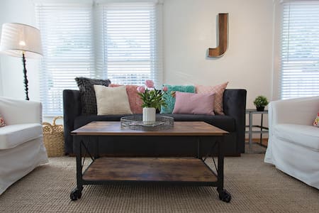 JOSEPHINE HOUSE :: 4 BLOCKS TO MAIN STREET