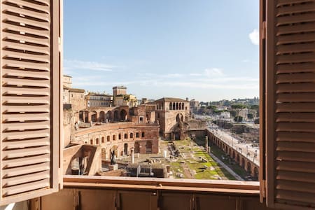 BEST VIEW COLOSSEUM LUXURY FLAT ON HISTORY CENTRE