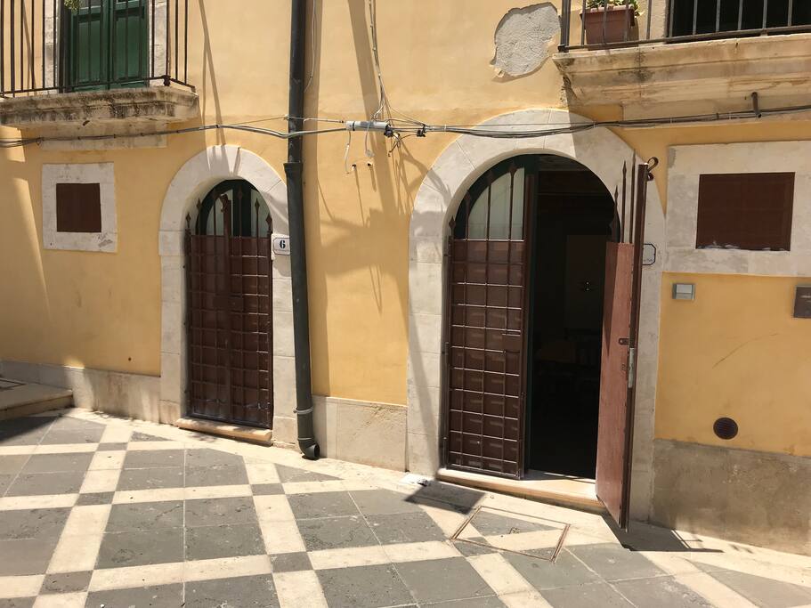 Due ingressi indipendenti - Two independent entrances