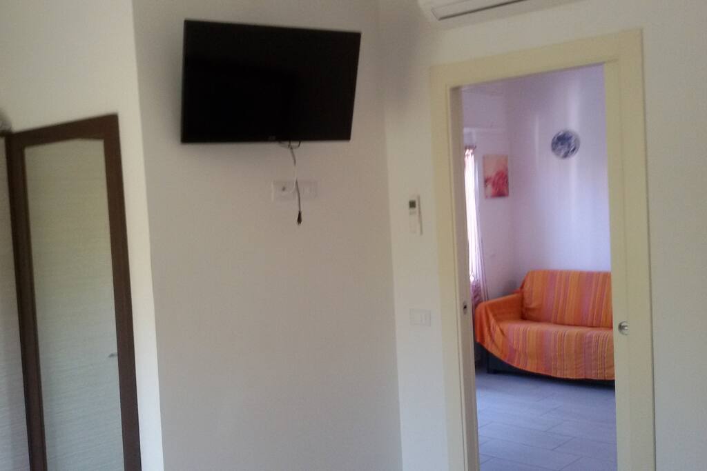 tv "32" in camera