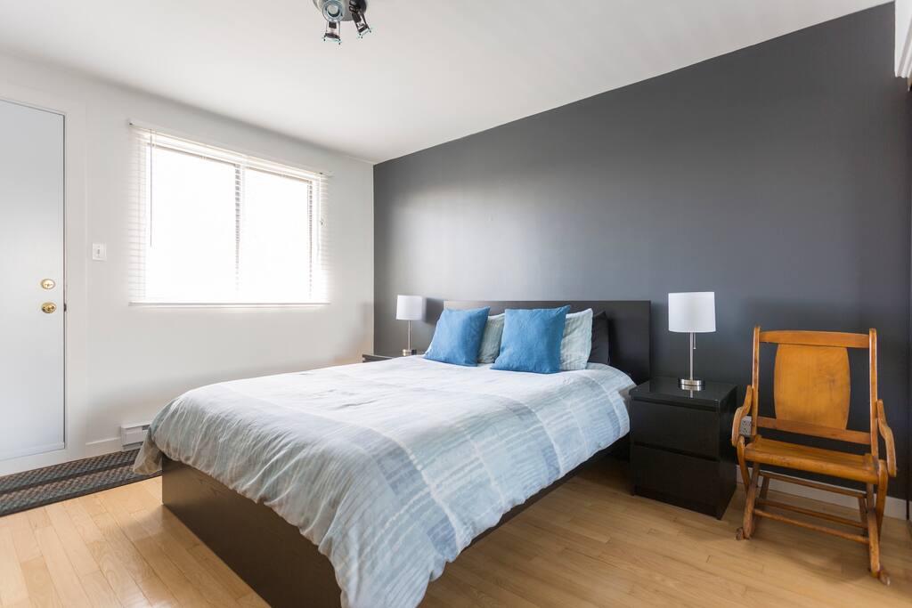 Master bedroom (Queen bed)