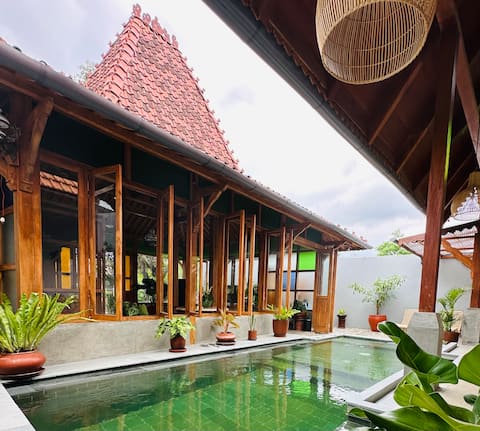 Luxury Homestay, Pool, Prime Location, Sleeps 10