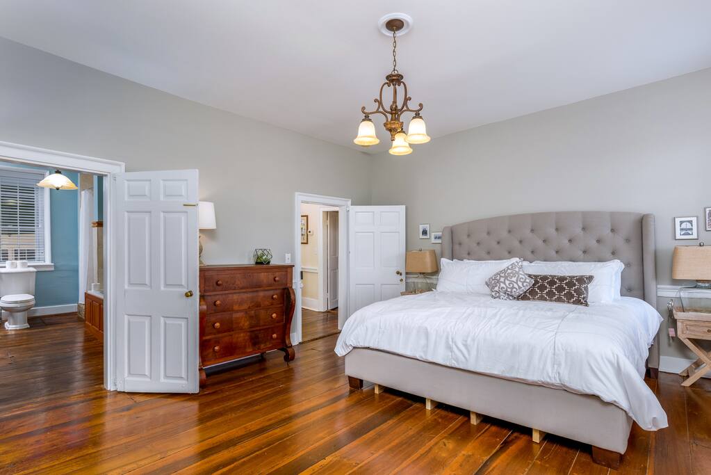 King Bedroom 1