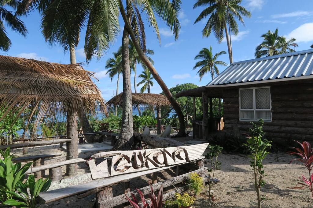 Teukava Beach Oasis King Studio Fale Cottages for Rent