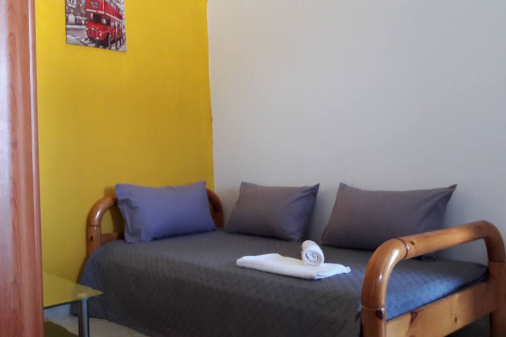 Living room can accommodate one more person