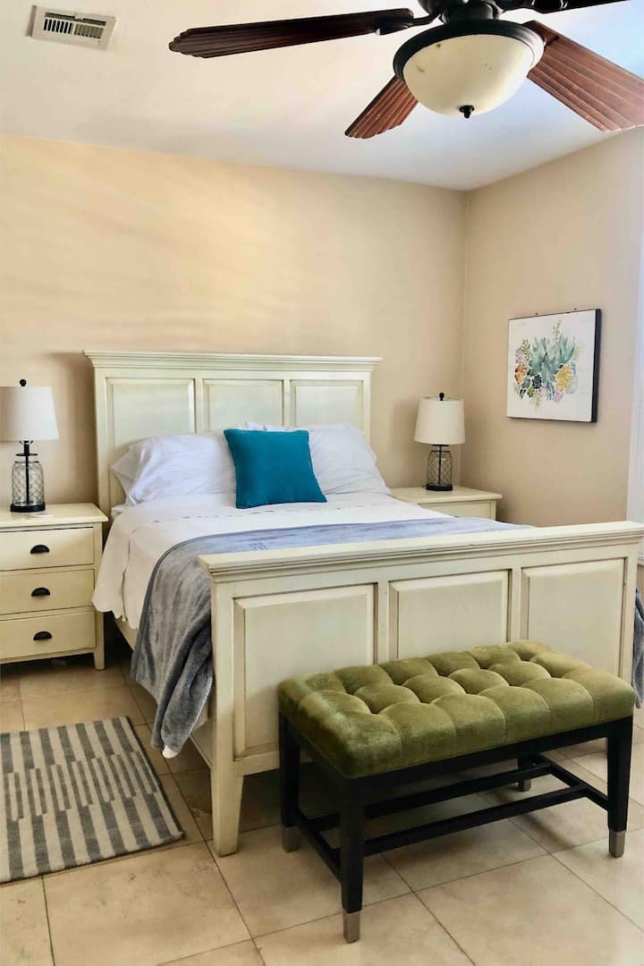 Private Entry & Bath - Paradise Suite - Las Vegas, NV