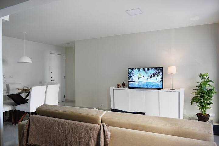 Flat espaçoso e renovado na praia com vista do mar gallery image 5