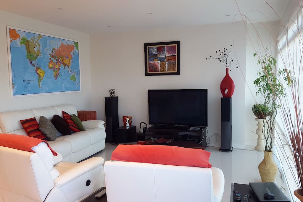 Living room with recliner lounge