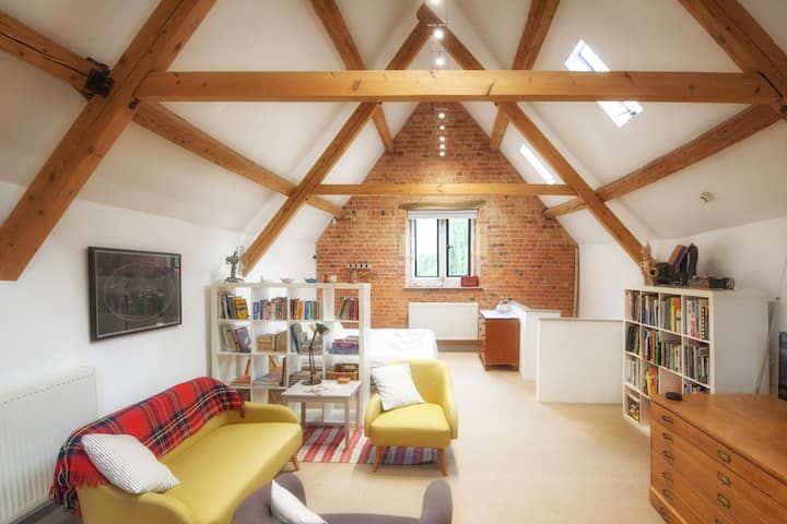 The Coach House Loft - Cotswold bolthole