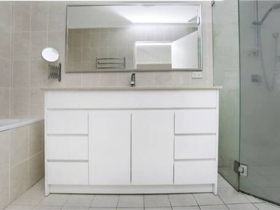Private ensuite bathroom