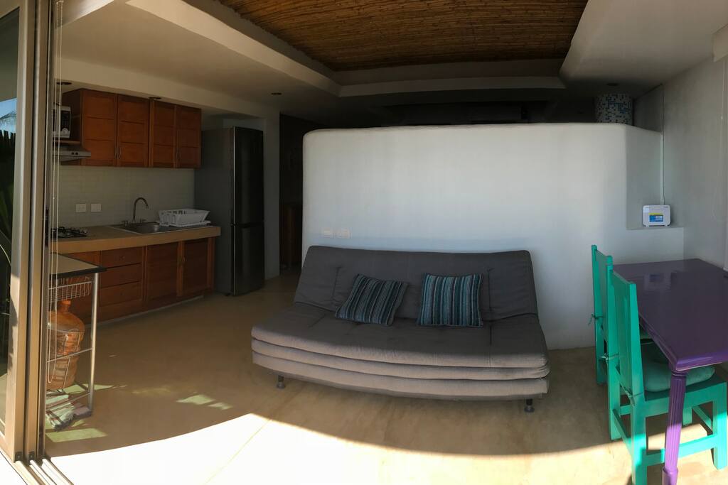 Sofá cama matrimonial, mesa para comer o trabajar