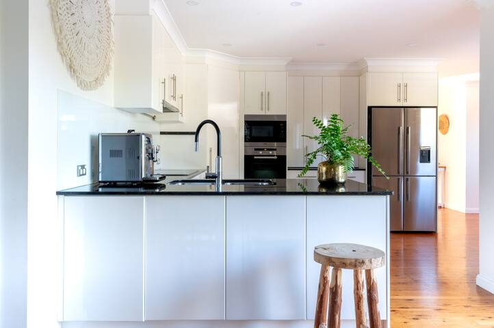 Gorgeous Beach-side Getaway w/t Pool-Pets Allowed gallery image 2